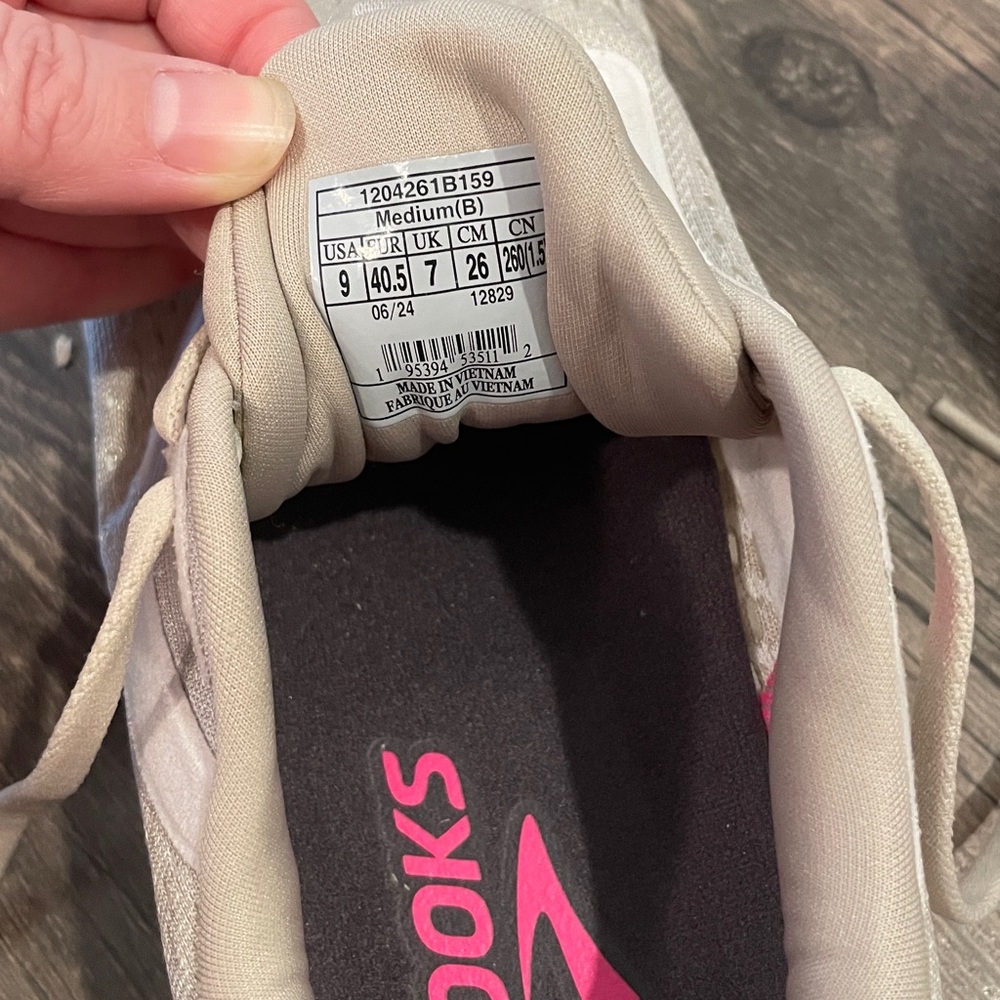 Brooks Women's Adrenaline GTS 24 - Cream and Pink - Picture 7 of 9